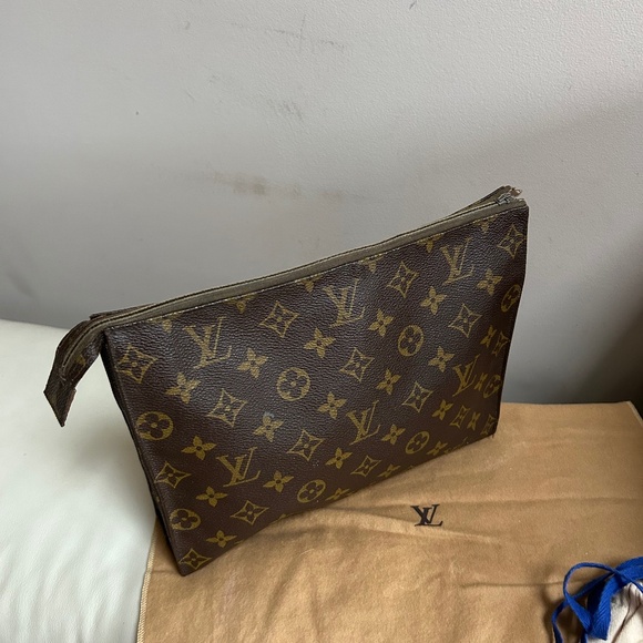 🦄 Louis Vuitton Poche Toilette NEW SAKS 5th AVENUE ERA - Picture 2 of 13